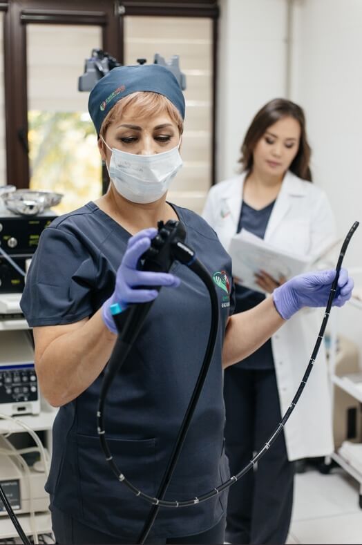 Комбинезондағы қыздар