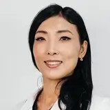 Жігіт қарбызмен сиқыды Жігіт қарбызмен сиқыды